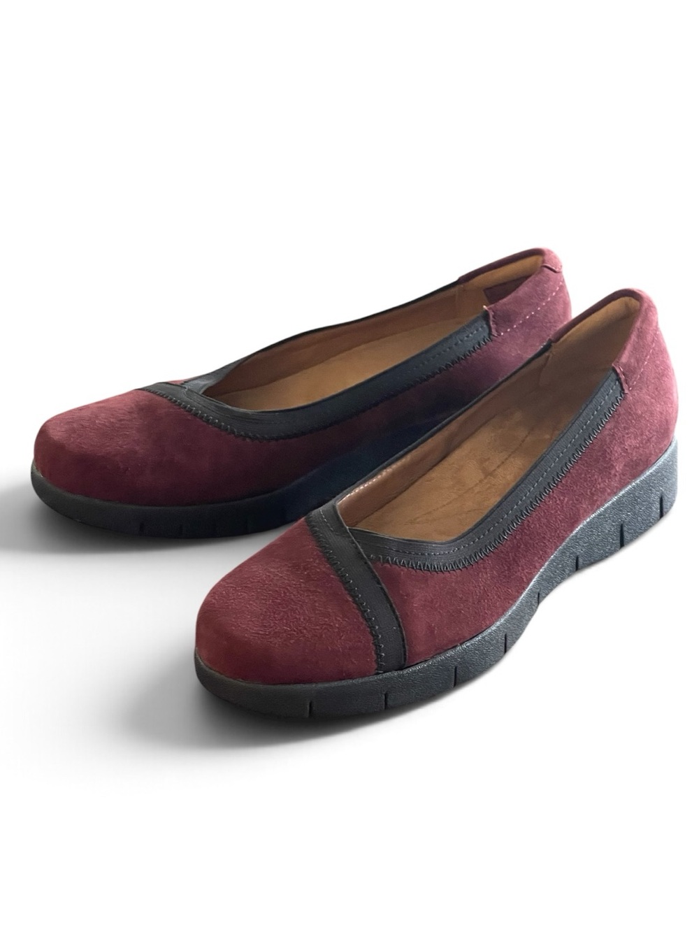 Clarks Artisan Daelyn Hill Burgundy Suede Black Trim Comfort Slip-On Flats Sz 7